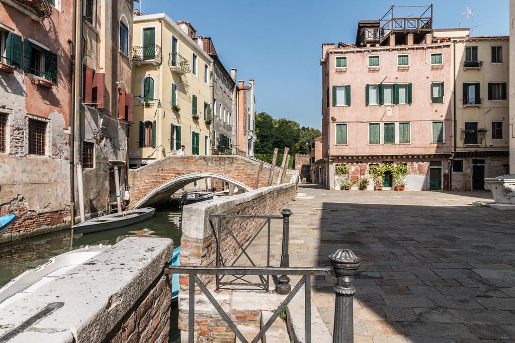 7 Windows On Venedig Rum bild